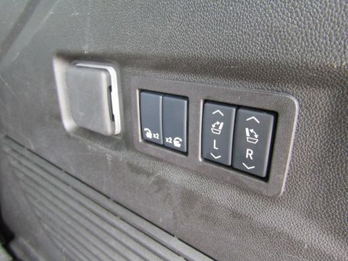Used 2025 GMC Yukon Denali AWD/4WD image 39
