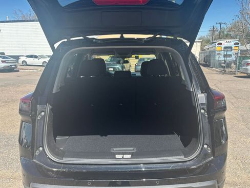 Used 2025 Nissan Rogue SV image 30