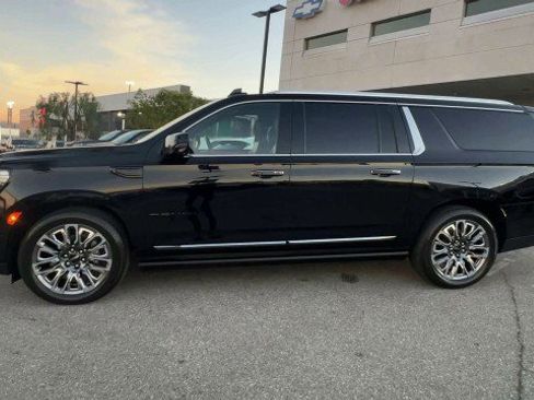 Used 2024 GMC Yukon XL Denali Ultimate image 5