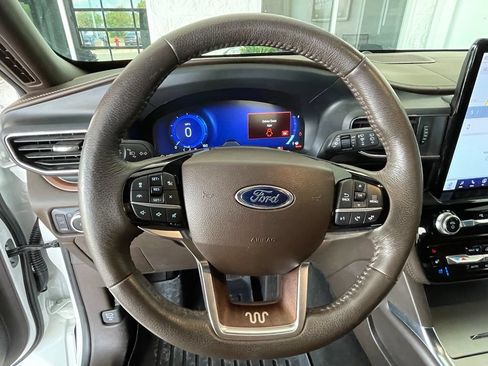 Used 2022 Ford Explorer King Ranch AWD/4WD image 13