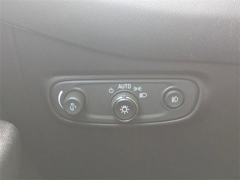 Used 2023 Chevrolet Equinox Premier image 30