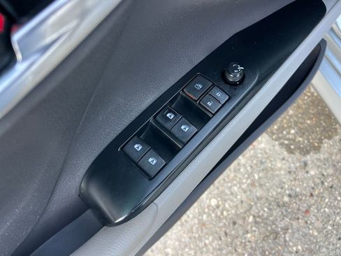 Used 2018 Toyota Camry LE image 14