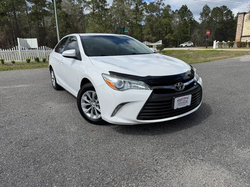 Used 2016 Toyota Camry LE image 37