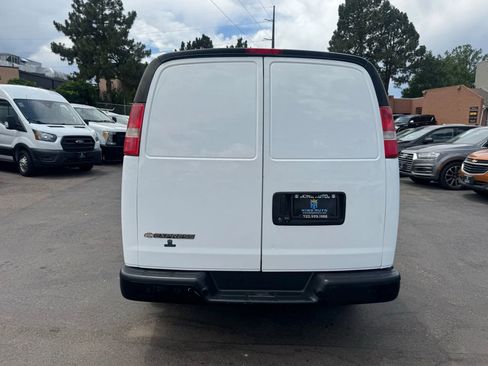 Used 2017 Chevrolet Express 3500 Extended image 6