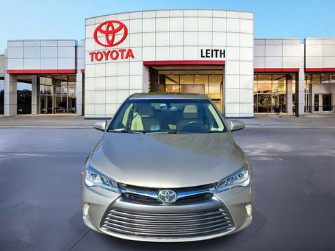 Used 2015 Toyota Camry XLE image 2