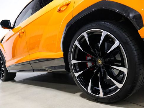 Used 2021 Lamborghini Urus AWD/4WD image 19