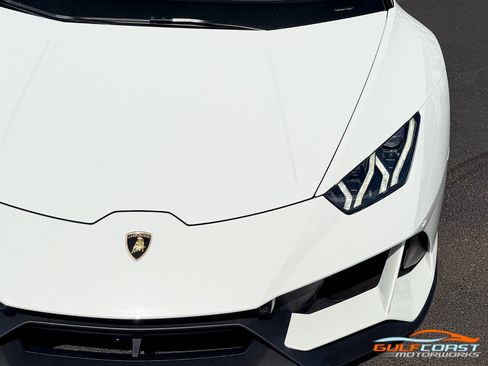Used 2020 Lamborghini Huracan EVO image 5