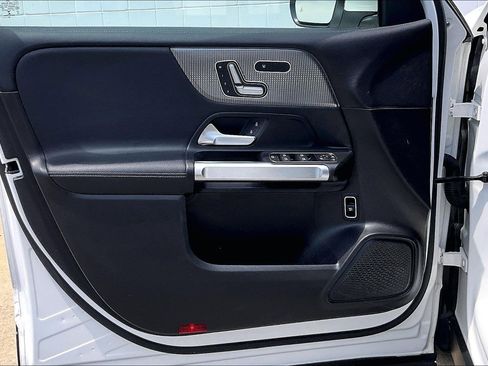 Used 2021 Mercedes-Benz GLB 250 image 27