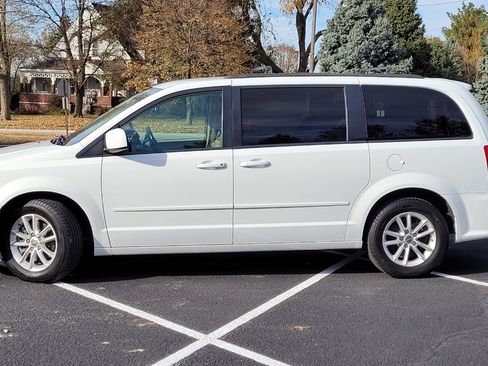 Used 2016 Dodge Grand Caravan SXT w/ Rear Park Assist Package image 2