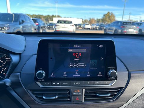 Used 2024 Nissan Altima 2.5 SV image 11