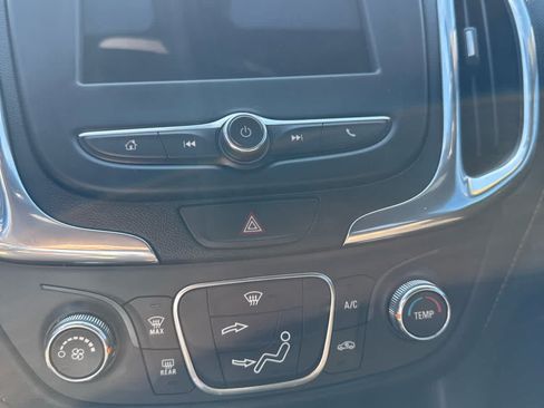 Used 2019 Chevrolet Equinox LT FWD image 16