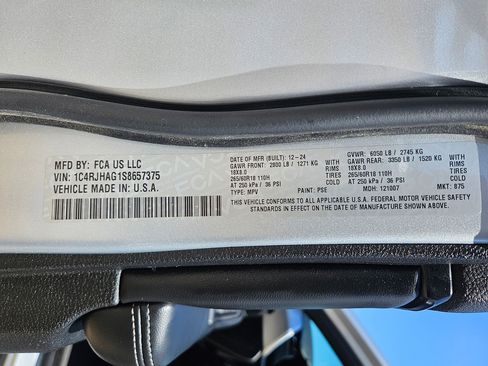 Used 2025 Jeep Grand Cherokee Altitude AWD/4WD image 35