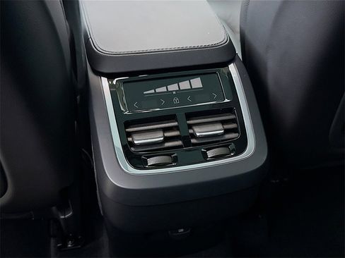 Certified 2025 Volvo XC90 B6 Core image 26