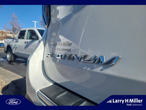 Used 2020 Ford Explorer Platinum w/ Premium Technology Package image 24