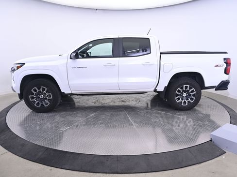 Used 2026 Chevrolet Colorado Z71 w/ Technology Package AWD/4WD image 2