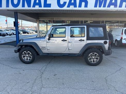 Used 2014 Jeep Wrangler Unlimited Sport image 8