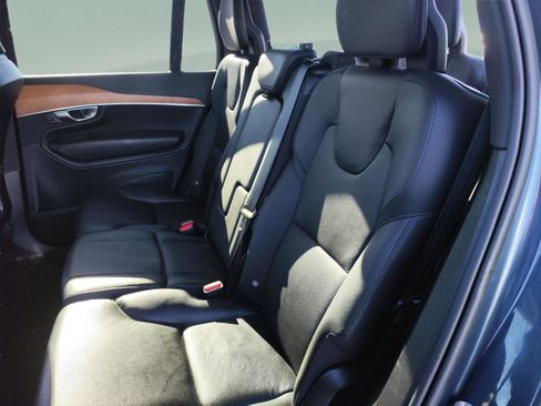 Used 2023 Volvo XC90 B5 Plus image 31