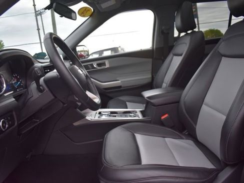 Used 2024 Ford Explorer XLT w/ Equipment Group 202A AWD/4WD image 24
