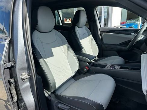 Used 2025 Volkswagen Tiguan SE R-Line AWD/4WD image 25
