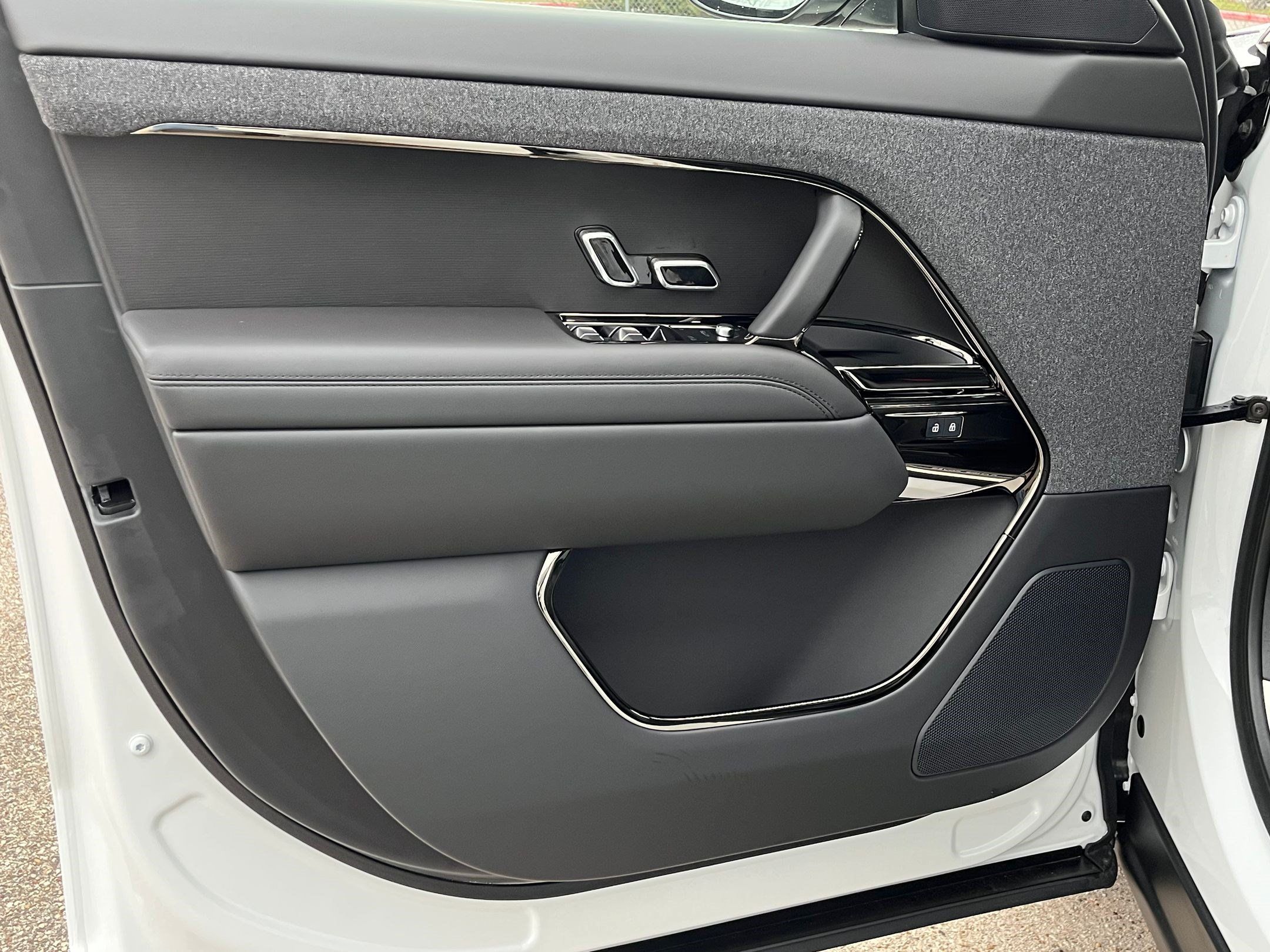 New 2026 Land Rover Range Rover Sport SE AWD/4WD image 12