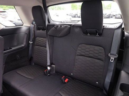 Used 2025 Nissan Pathfinder SV AWD/4WD image 11