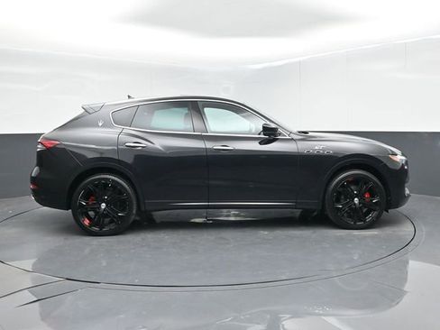 Used 2023 Maserati Levante GT AWD/4WD image 9