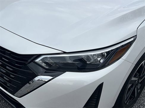 Certified 2024 Nissan Sentra SV image 28