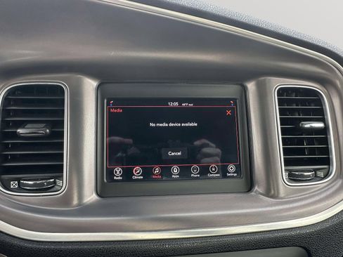 Used 2019 Dodge Charger SXT image 11