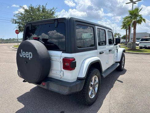 Used 2018 Jeep Wrangler Unlimited Sahara AWD/4WD image 6