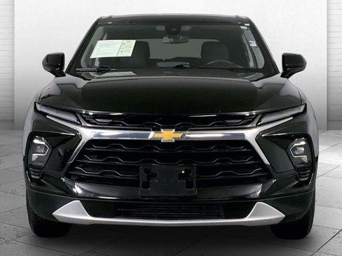 Used 2025 Chevrolet Blazer LT AWD/4WD image 2