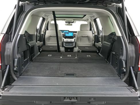 Certified 2025 Ford Expedition Active image 30