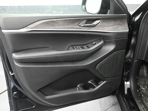 New 2026 Jeep Grand Cherokee Laredo AWD/4WD image 12