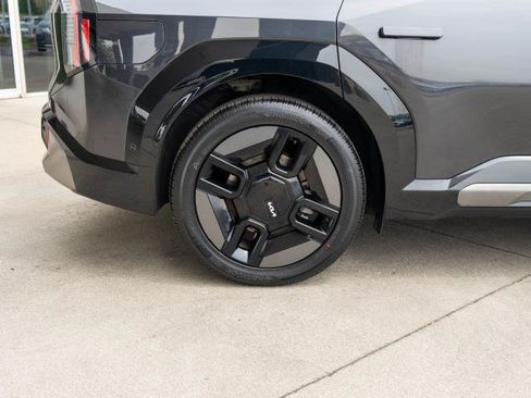 Certified 2024 Kia EV9 GT-Line AWD/4WD image 40