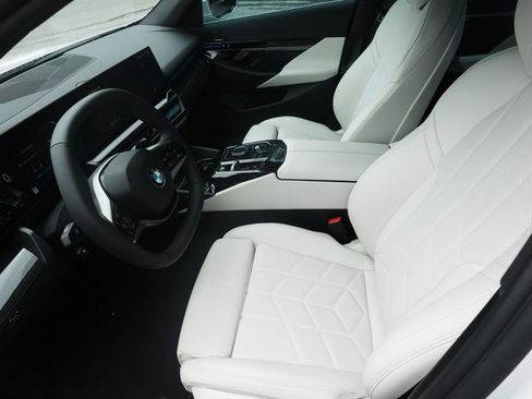Used 2025 BMW 530i xDrive AWD/4WD image 9