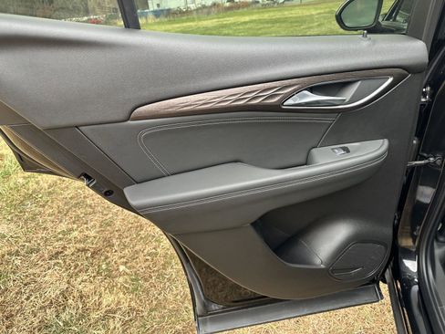 Used 2023 Buick Envision Avenir image 19