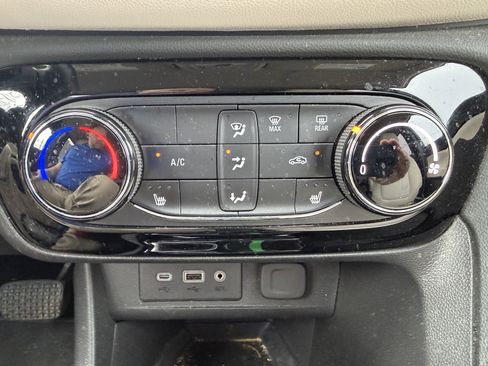 Used 2023 Buick Encore GX Preferred w/ Cold Weather Comfort Package image 15