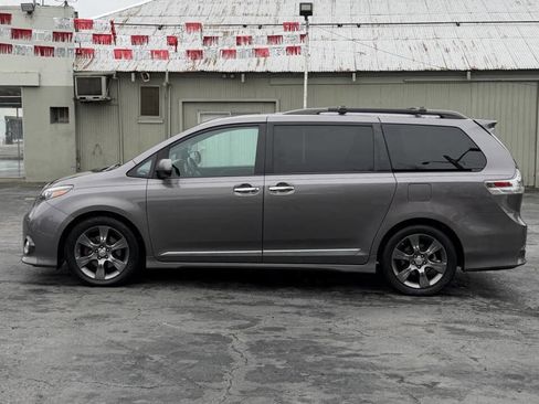 Used 2016 Toyota Sienna SE Premium image 17