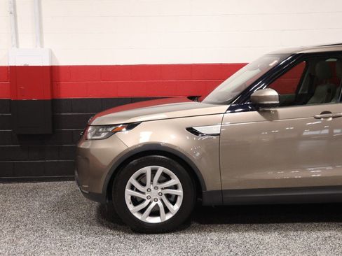 Used 2017 Land Rover Discovery HSE AWD/4WD image 21