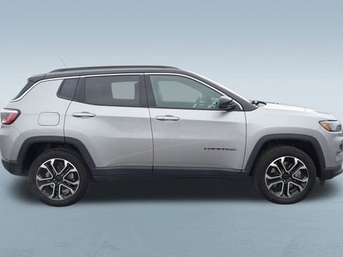Used 2024 Jeep Compass Limited image 10