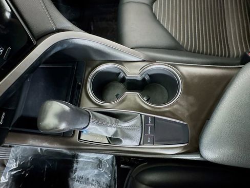 Used 2023 Toyota Camry SE image 13