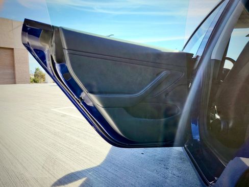 Used 2018 Tesla Model 3 Mid Range RWD image 15