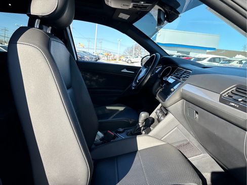 Used 2021 Volkswagen Tiguan SE R-Line image 25