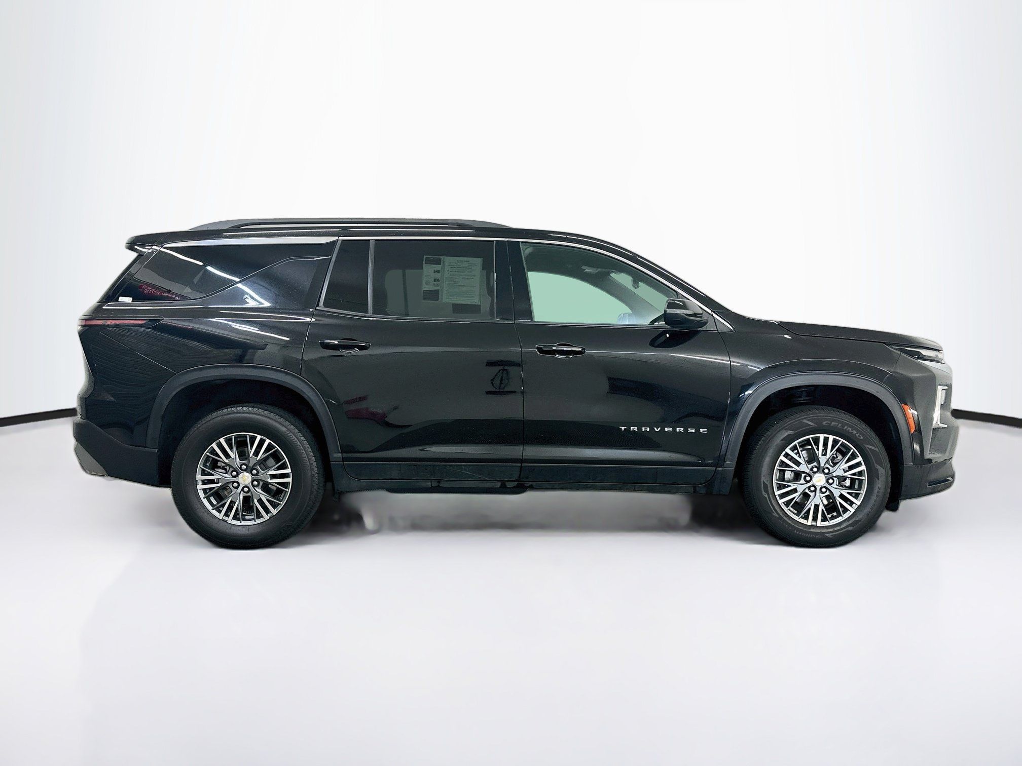 Used 2025 Chevrolet Traverse LT AWD/4WD image 10