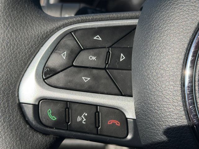 Used 2023 Jeep Renegade Latitude AWD/4WD image 18
