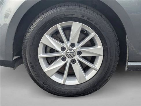 Used 2017 Volkswagen Golf S FWD image 22