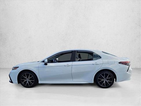 Used 2022 Toyota Camry SE FWD image 9