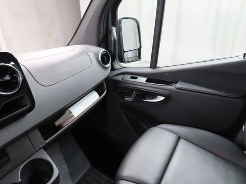 Used 2021 Mercedes-Benz Sprinter 2500 image 21