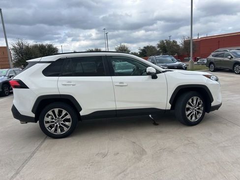Used 2020 Toyota RAV4 XLE Premium image 2