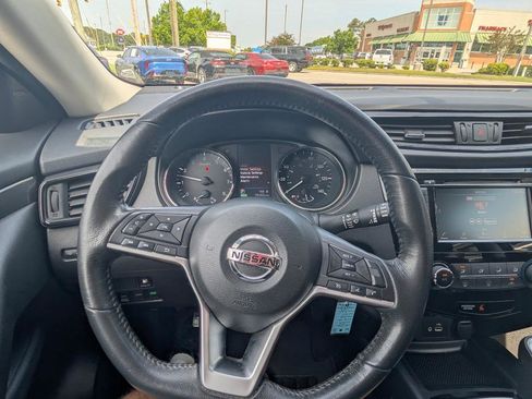 Used 2018 Nissan Rogue S w/ S Value Package AWD/4WD image 25