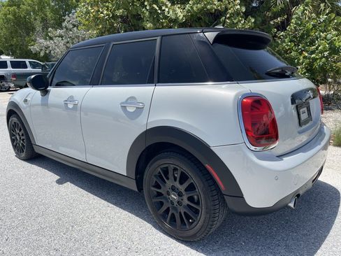 Used 2020 MINI Cooper 4-Door Hardtop w/ Storage Package FWD image 5